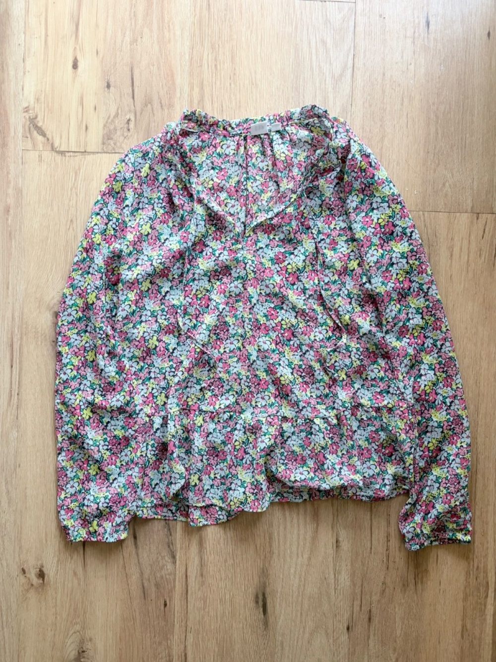 Gap Flowy peasant blouse with vibrant floral print and ruffled hemline
